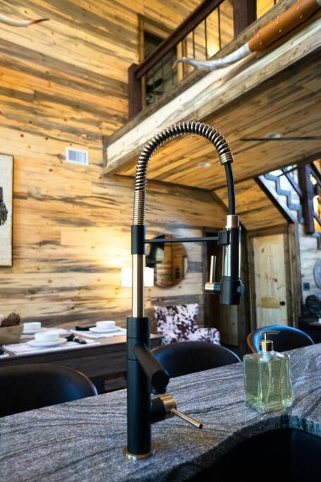 The Big Tex Luxury Cabin Is Epic Broken Bow Zewnętrze zdjęcie