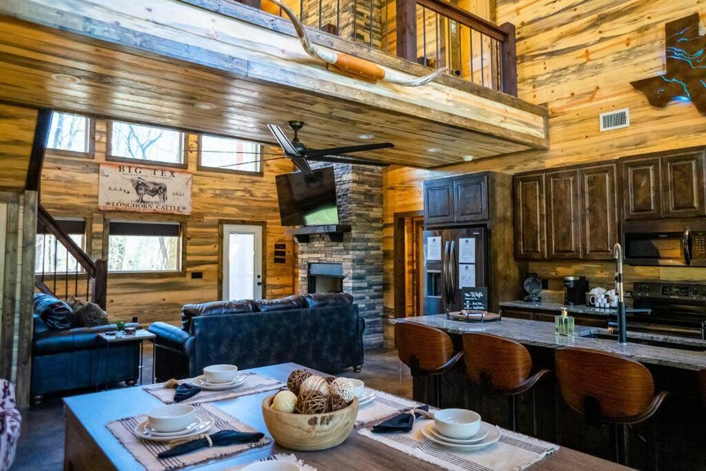 The Big Tex Luxury Cabin Is Epic Broken Bow Zewnętrze zdjęcie